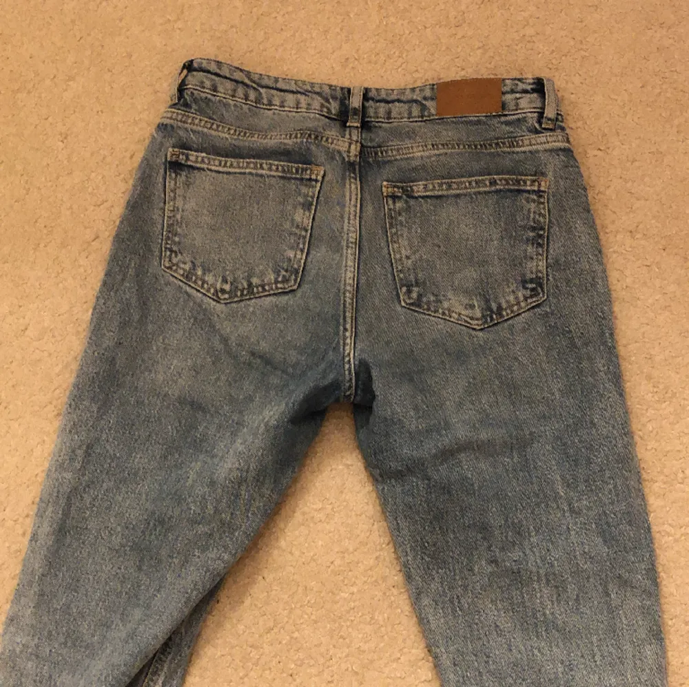 Fina bootcut jeans från Gina tricot Väldigt bra skick. Jeans & Byxor.