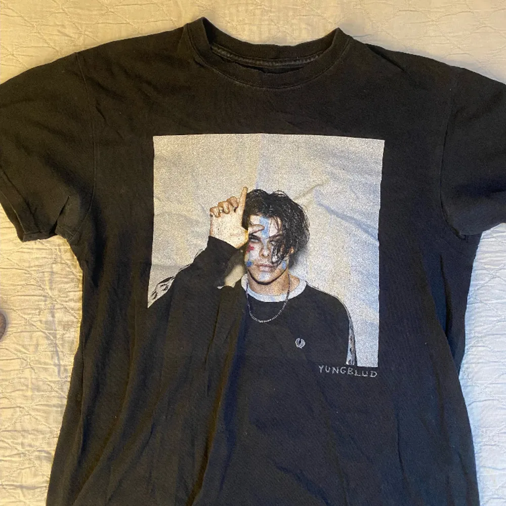 Yungblud T-shirt från Lollapalooza 2019. Nypris 400kr tror jag. T-shirts.