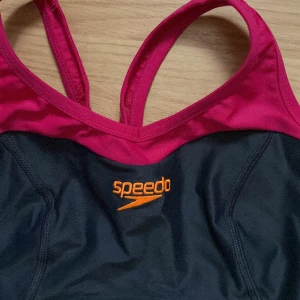 Speedo baddräkt - Baddräkt i storlek S som inte kommer till någon användning, bra skick, bra märke och bra pris ✅ 