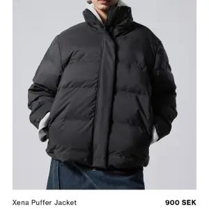 Xena puffer jacket från Weekday, aldrig använd med lappen kvar.  Ursprungspris 900 kr.