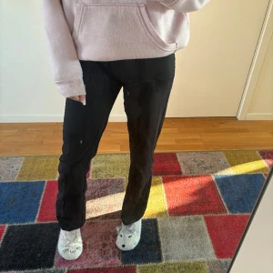 Bik bok kostymbyxor  - Kostymbyxor från bil bok. Sitter bra i längden på mig som är 172❤️ 