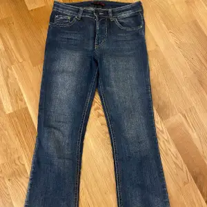 Säljer dessa vintage jeans då de blivit försmå skicket är bra och priser kan diskuteras❣️ mått kan skrivas privat och hör av er vid frågor mm❣️ Nypris 800