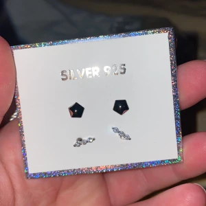 Silver örhängen  - Silver örhängen, från ur och penn, oanvända