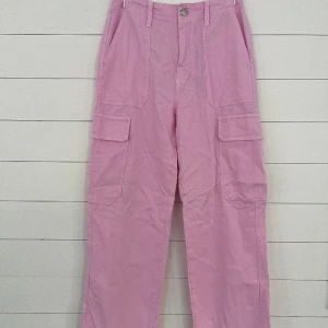 Cargopants  - Säljer dessa cargopants från Zara i storlek 36☺️oanvända med lapp kvar 