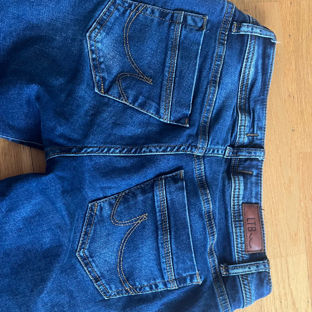 Lowrise bootcut Ltb jeans blå💕 W26 L34 Lite slitage vid foten (bild 3) annars bra kvalité!. Jeans & Byxor.