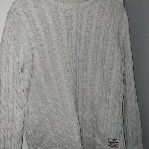 Stickad tröja - Jättegullig vit stickad tröja🤍