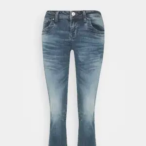 Säljer nu mina Ltb jeans som endast är använda en gång💕 Jättebra skick, nypris 829kr. Storlek 25x32