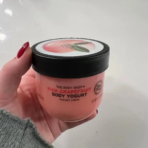 The body shop - The body shop body yoghurt. Aldrig använd! 