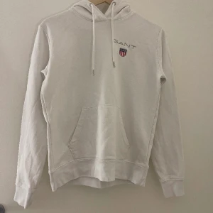 Hoodie - Hoodie från Gant. Använt men bra skick. 