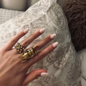 edblad ring - säljer mina ringar, edblad ring 16.80 för 360 och min bagg ring som är justerbar för 80 kr och ska vara rostfritt stål!!💞