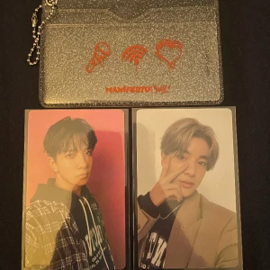 Jake & Heeseung photocards - jake och heeseung photocards + en glittrig pc wallet :) dem kan tradeas/säljas individuellt!  kan tradea och sälja, om jag säljer så kan vi diskutera pris. om vi tradear så söker jag efter mingi från ateez och bang chan från skz ^^ tar endast swish!
