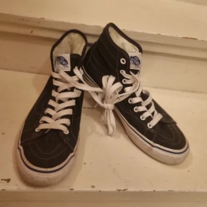 Vans skateskor - Snygga halvhöga skateskor från Vans. Textil. Bara provade inomhus.