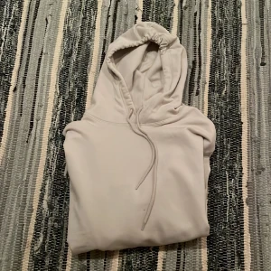 Huddie - Off white huddie från hm aldrig använd!💖