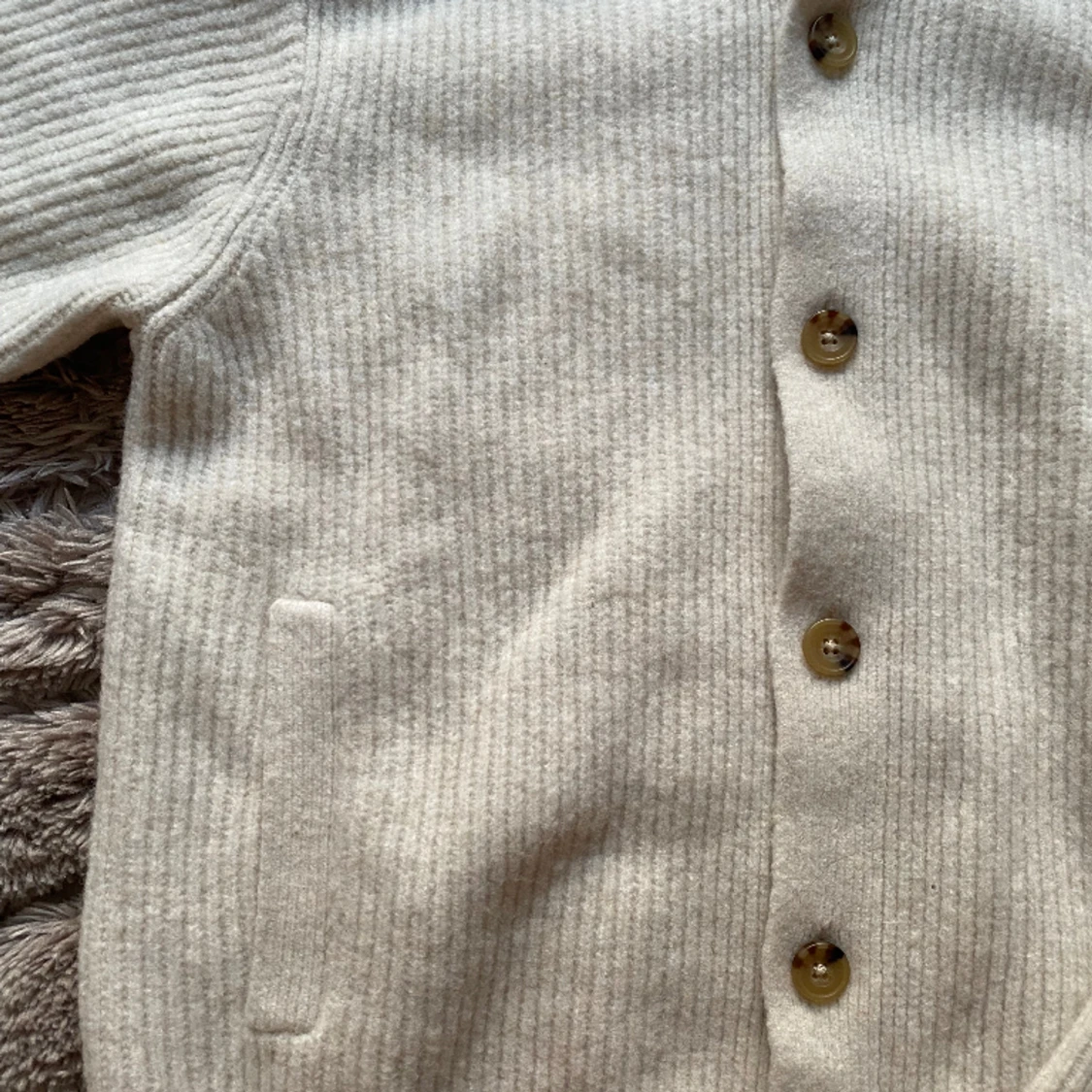 Stickad ull cardigan - 90