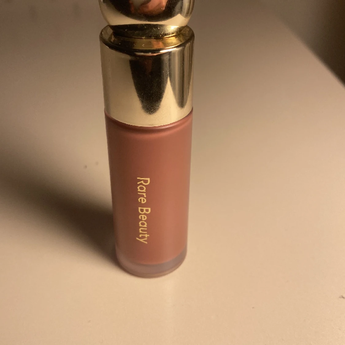 Rare Beauty i färgen Believe  - 91