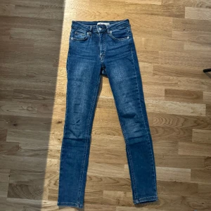 Jeans  - Tighta Jeans från nakd storlek 34