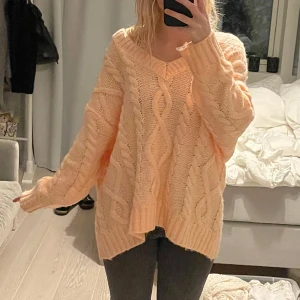 Bershka orange stickad tröja - Storlek XS/S. Bra skick skulle jag säga 