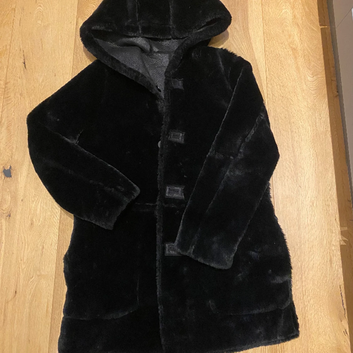 Fuskpälskappa vändbar