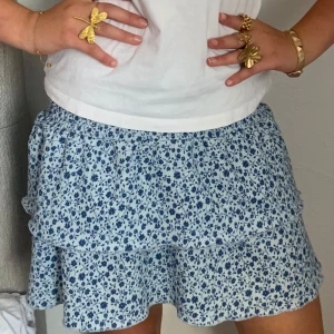 Säljer🩷 - Säljer denna fina kjolen från Gina tricot🩷 Bra skick