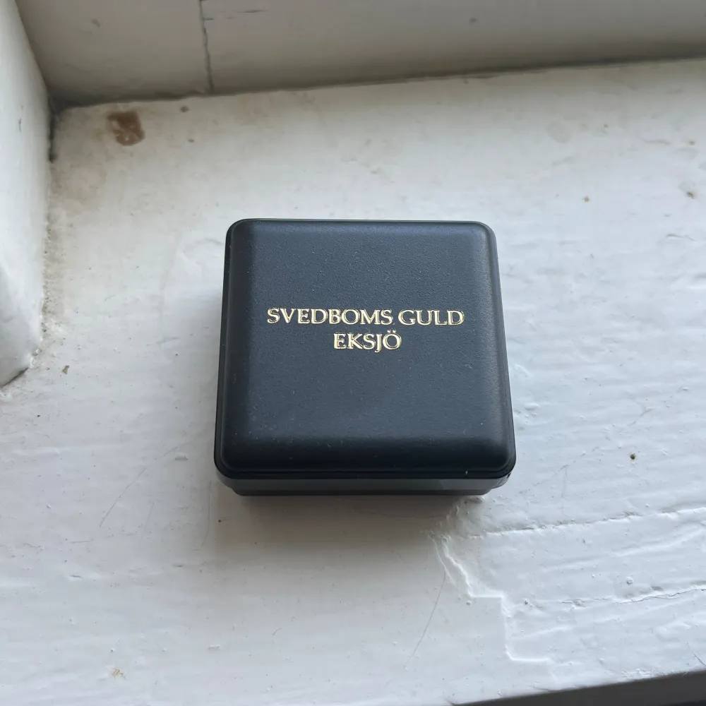 Supersöta öronhängen med små hästar. De är i äkta silver. Endast testade! . Asusteet.