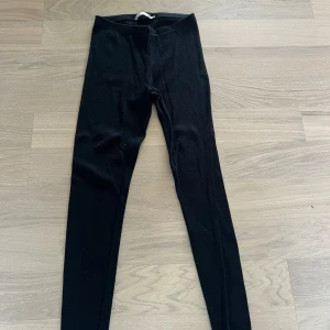 Svarta tights  - Svarta ribbade tights från Lager 157, Bra skick  & Storlek S