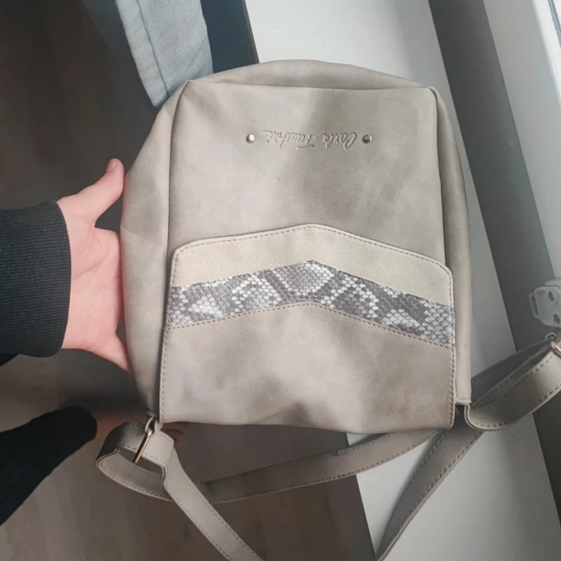 Grå axelväska från Carla Faustini - 92