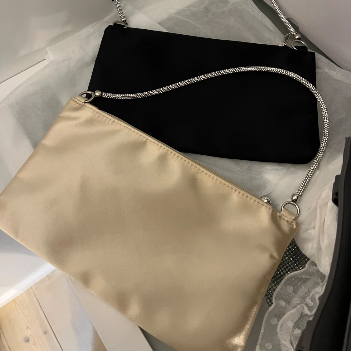 Festväskor i satin - 90