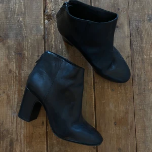 Svarta Minelli klackar - Klackar från Minelli, använd fåtal gånger