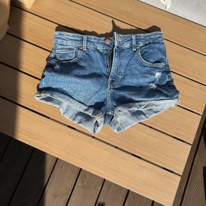 Jeansshorts  - Säljer då de är för små på mig 