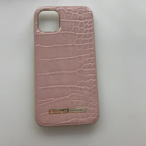 ideal of sweden mobilskal - säljer mitt ideal of sweden mobilskal till iphone 11 då jag bytt mobil. mycket bra skick, använd enstaka gång 🩷