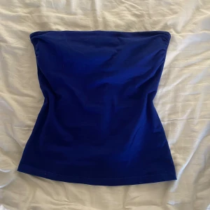 Blå tubtopp  - Köpt på vinted men passade inte🤍