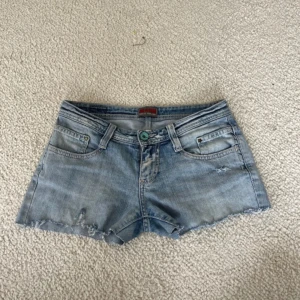 Jeans shorts  - Super snygga jeans shorts köpte för 450 säljer nu för bara 250 pris går även att diskutera 