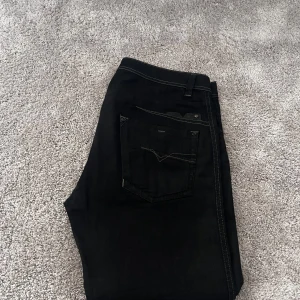 Diesel jeans - Säljer ett par as snygga diesel jeans, helt oanvända. Nypris 1500kr mitt pris 499kr