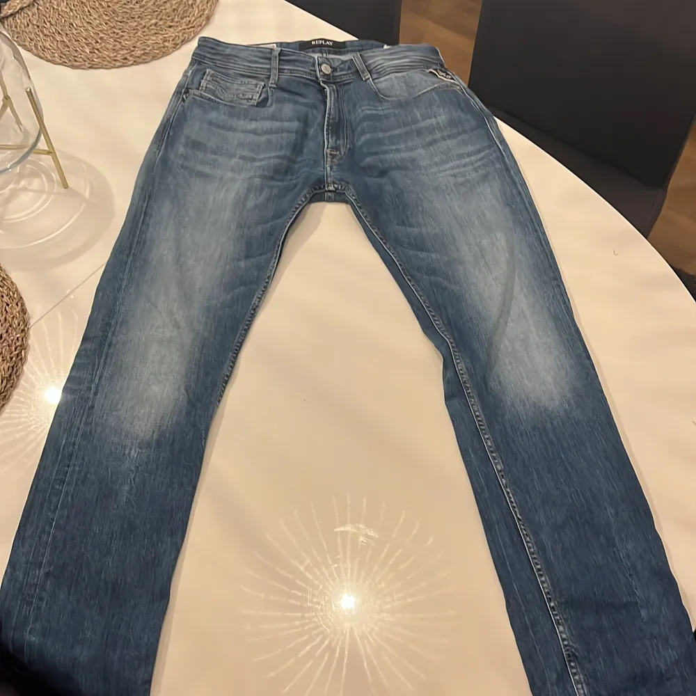 Ett par snygga replay Rocco jeans i strl w31/l32 som säljs för de ej passar mig längre. Skick 8/10. Jeans & Byxor.