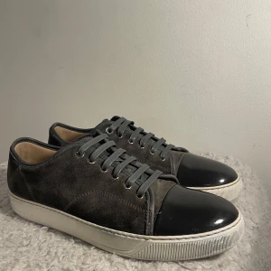 Lanvin skor  - Hej! Säljer nu dessa galet snygga lanvin skor. Skorna är i toppskick 8/10. Med skorna medföljer dustbag  Helt nya skosnören på!