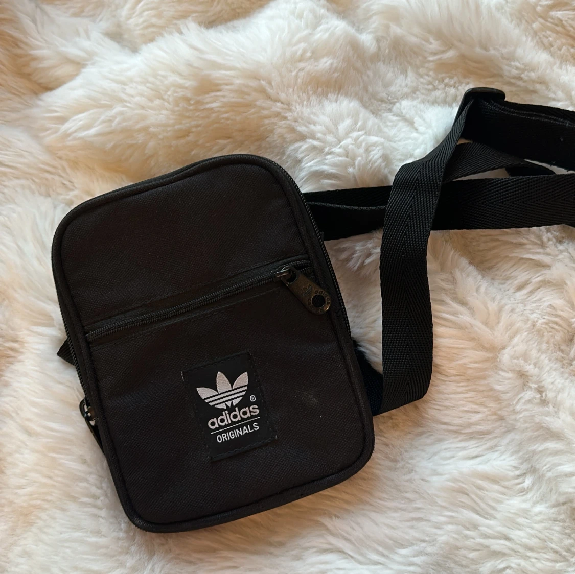 Adidas axelväska  - 92