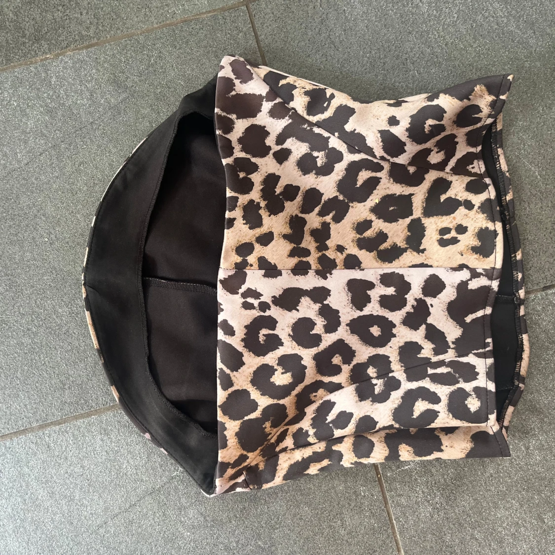 Korsett med leopard  - 90