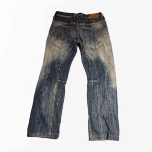 Pepe Jeans - Säljer dessa riktigt snygga Pepe Jeans med bra wash🗣 Väldig bra skick👍 Kan gå ner i pris vid snabb affär🙏