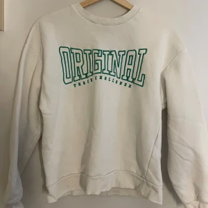 Sweatshirt - Tröja från Gina Tricot, säljer då den inte längre kommer till användning 