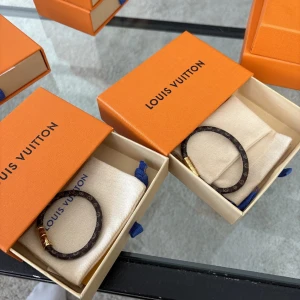 Armband - 2 st armband helt nya