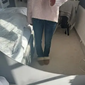 Hej, säljer mina nästan oanvända LTB jeans i modellen valerie. De är i storleken w28 L32. Bilden är lånad men de är likadana jeans. Nypris 1 139 kr💕