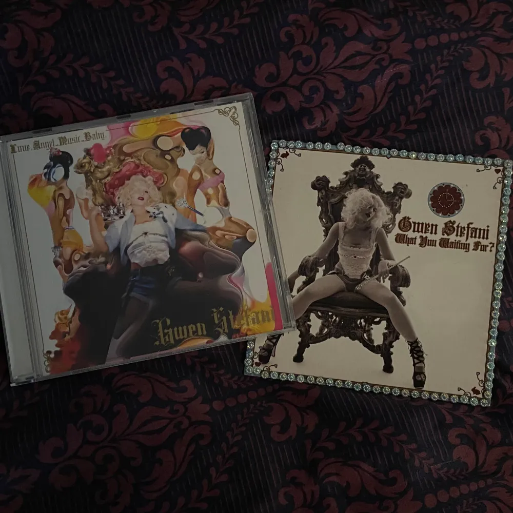 De mest ikoniska albumet ”Love, Angel, Music, Baby” av Gwen Stefani på CD! Den första skivan är hela albumet, och den andra är en singel CD av hennes populära låt som finns i albumet! Skriv jätte gärna om du har frågor! <3. Muu.
