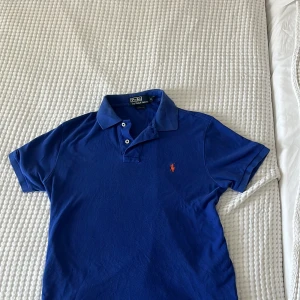 Polo ralph lauren pike  - Mycket fin ralph lauren pike i ett väldigt bra skick!   Köpt på johnells i storlek m! (Nypris 1250 kr)
