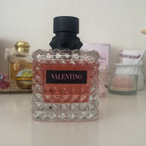 valentino 100ml donna born in roma - ni ser hur mycket denr använd 🎀💕skriv jättegärna vid frågor