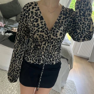 Leopard topp - Nyskick från zara, sjukt skönt material 