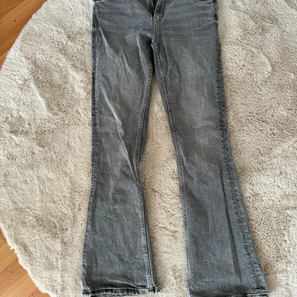 Fina bootcut midwaist jeans från Gina tricot💕. Jeans & Byxor.