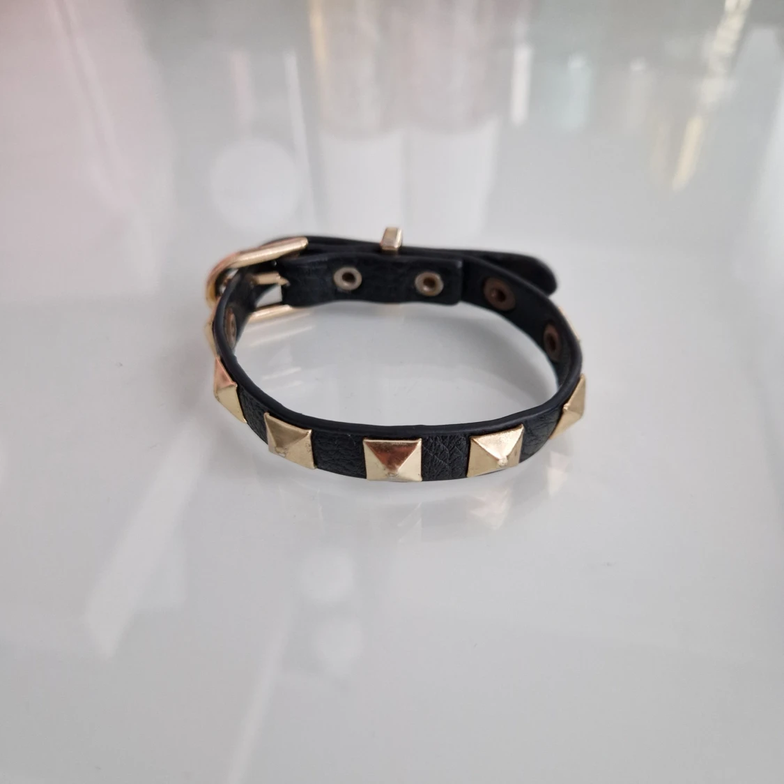 As snyggt armband med nitar!😍⚡️🤍 - 90