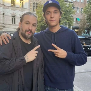 Ralph Lauren Kashmir Hoodie - Säljer nu denna feta hoodie från Ralph Lauren i 100% Kashmir. | Tröjan är samma model som den som Marcus Rolf bär i denna bild. | Tröjan är i bra skick utan några defekter. | Storlek: S men passar M. | Nypris: runt 7500 kr | Hör av er vid intresse!