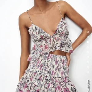 Blommig topp  - Nyskick, finns ej löngre oxh ör mycket eftertraktad ❤️💖