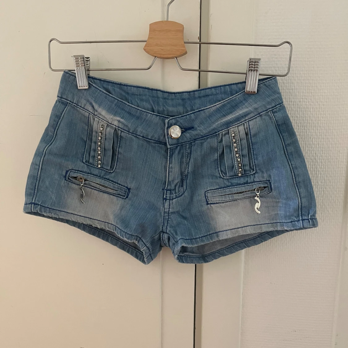 Lågmidjade jeansshorts